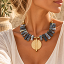 PETRA - Collier artisanal en pierres et or.png