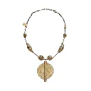 5 - XENA - C.0109 - Collier médaillon et perles bronze.webp