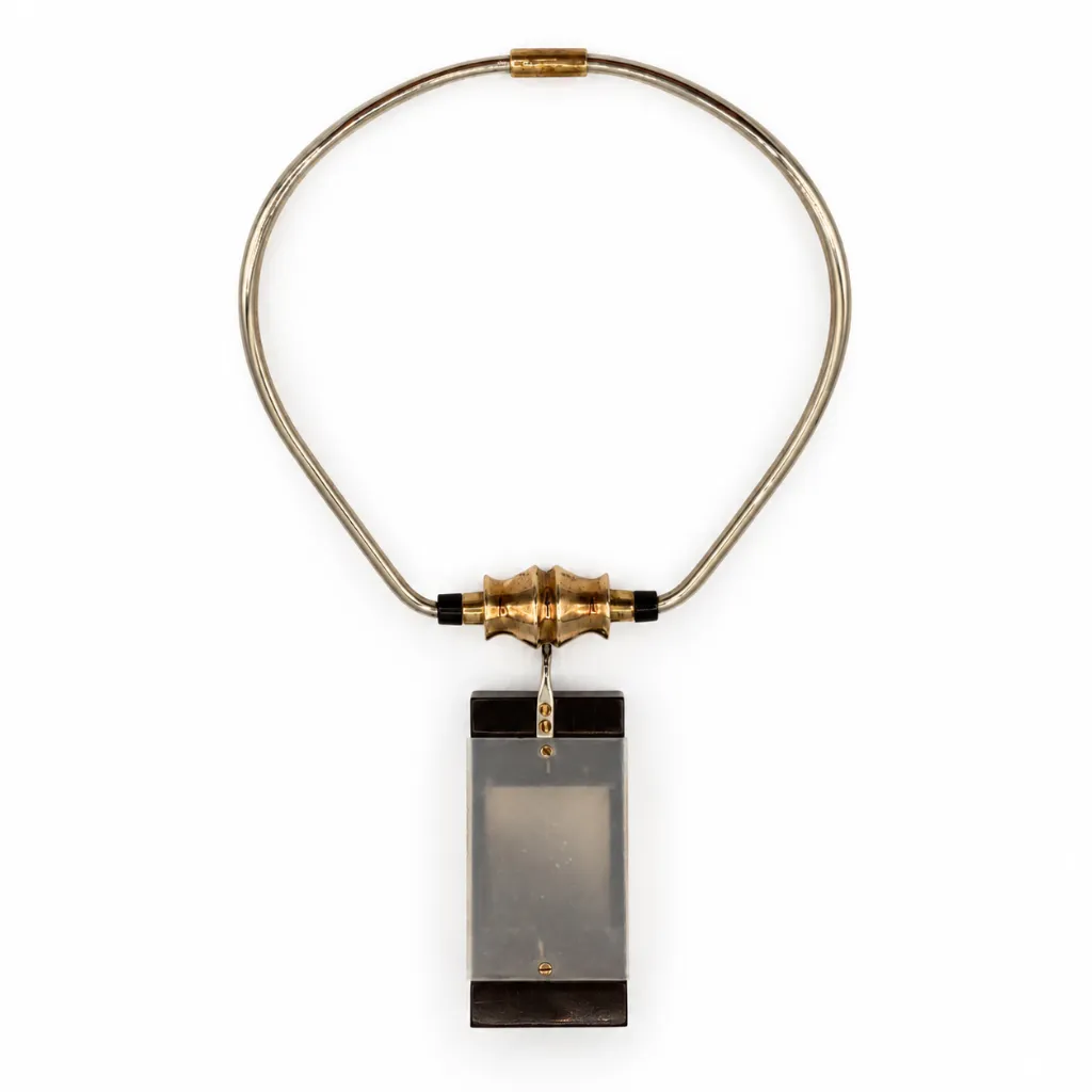 3 - Collier avec médaillon ébène visage laiton et perle VERSO.webp
