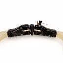 7 - Détail fermoir Collier plastron en plexiglas.webp