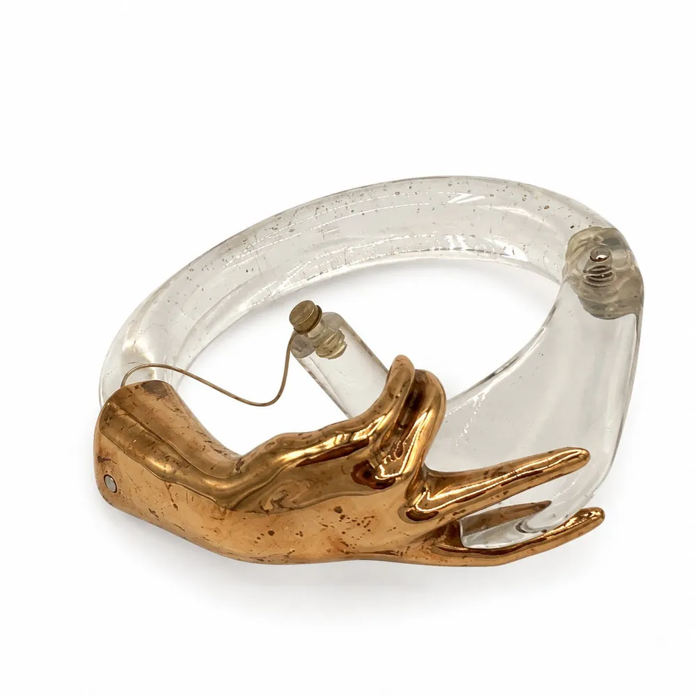 15 - LAST - Bracelet plexi et mains.webp