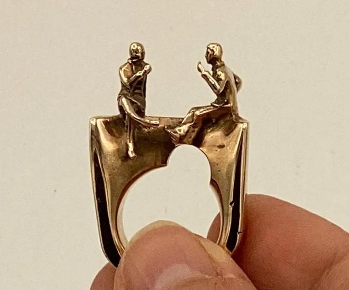 25 - Détail bague personnages à refaire.webp