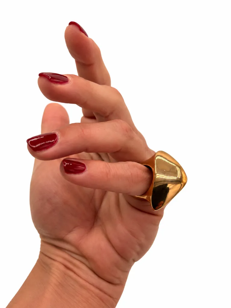 27 - Bague design portée 2.webp
